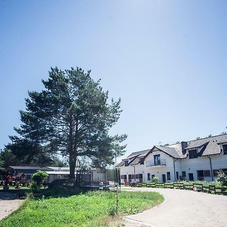 Quatro Osrodek Jezdziecki - Gospodarstwo Agroturystyczne Pobiedziska Exteriör bild